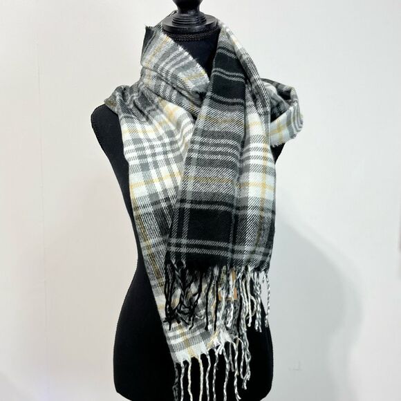 New Steve Madden Plaid Scarf - Picture 3 of 7